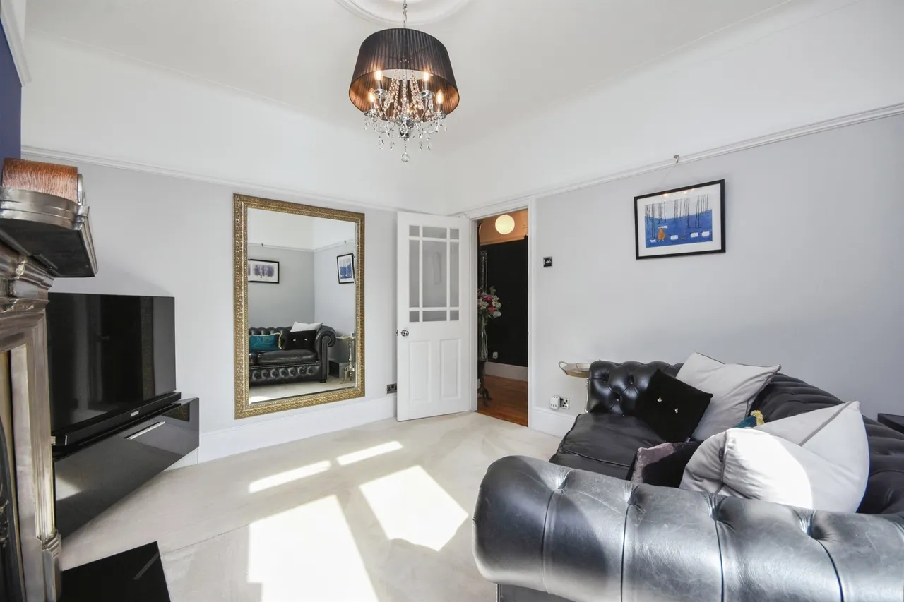 Brentwood Road, Romford, RM1, photo 7
