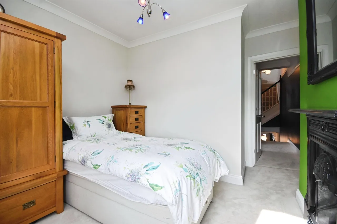 Brentwood Road, Romford, RM1, photo 19