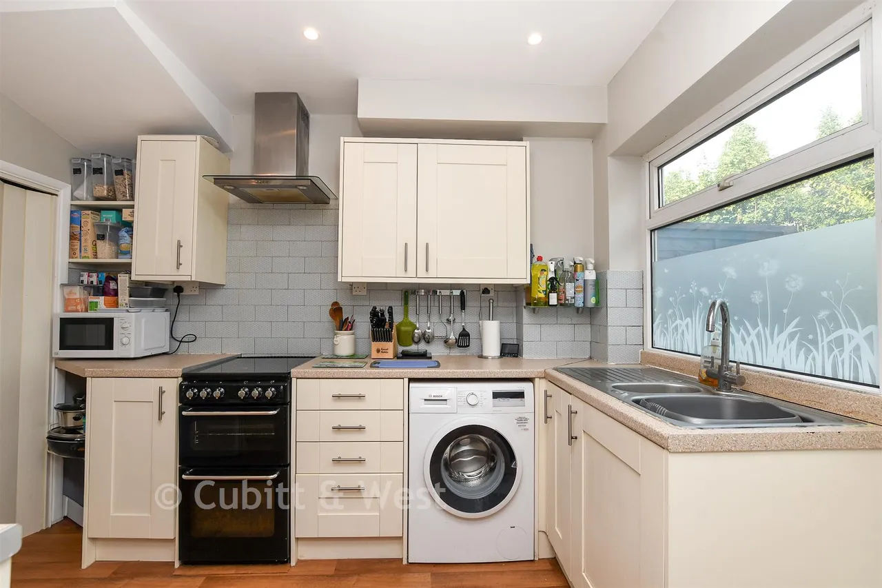 Woodcrest Walk, Reigate, RH2, photo 4
