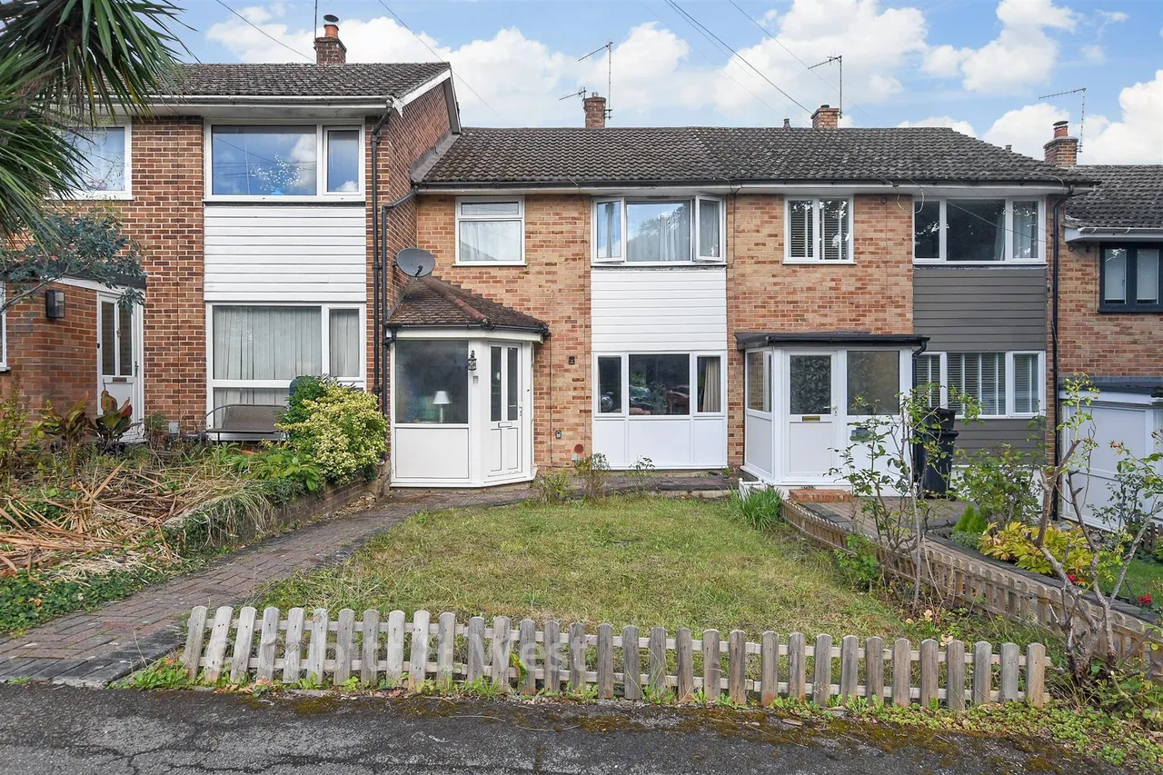 3 bed house for sale, Woodcrest Walk, Reigate, RH2