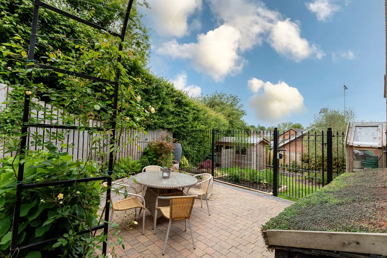 Waverley Close, Odiham, Hook, RG29 1AT, photo 25