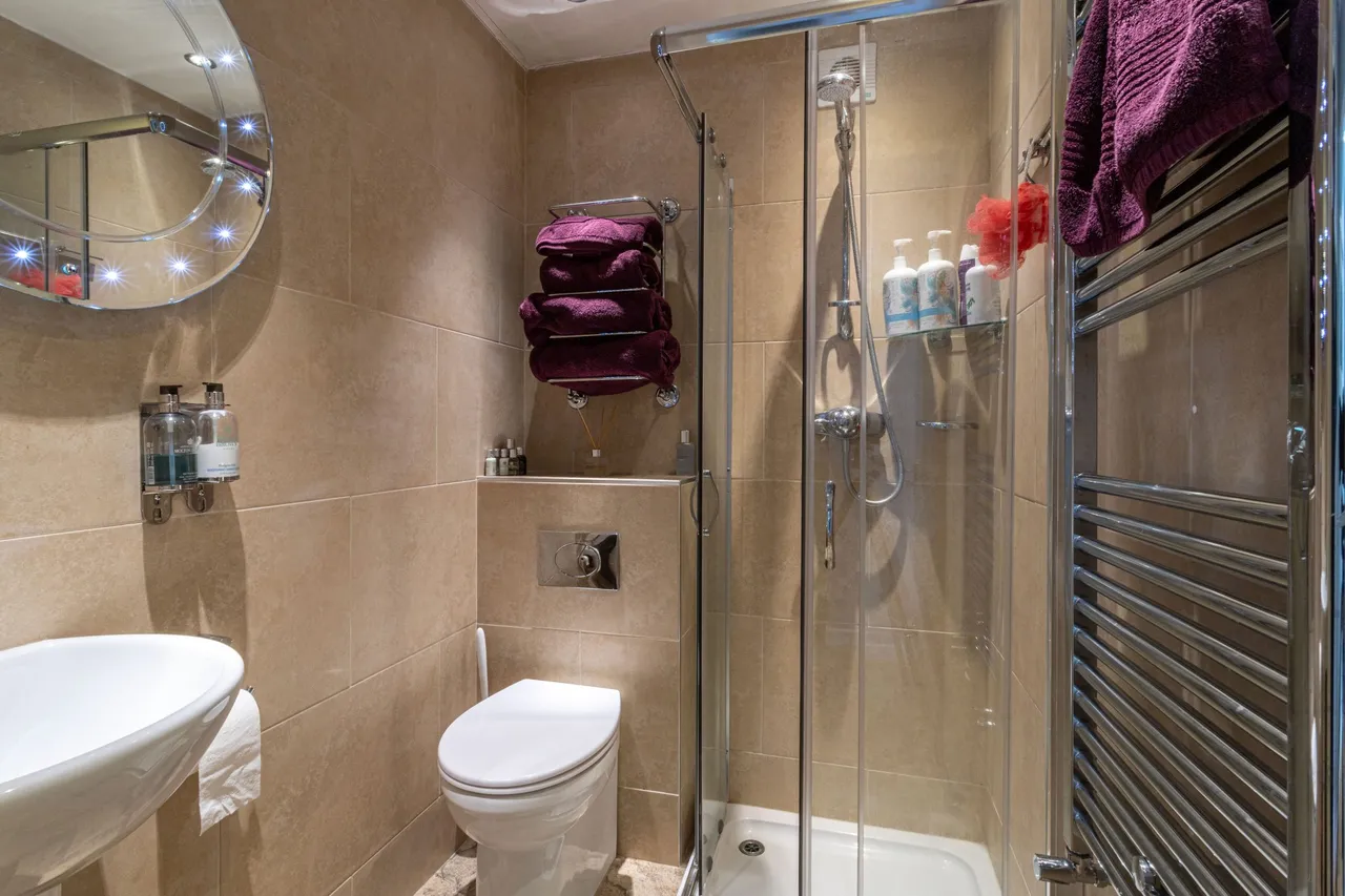 Waverley Close, Odiham, Hook, RG29 1AT, photo 17