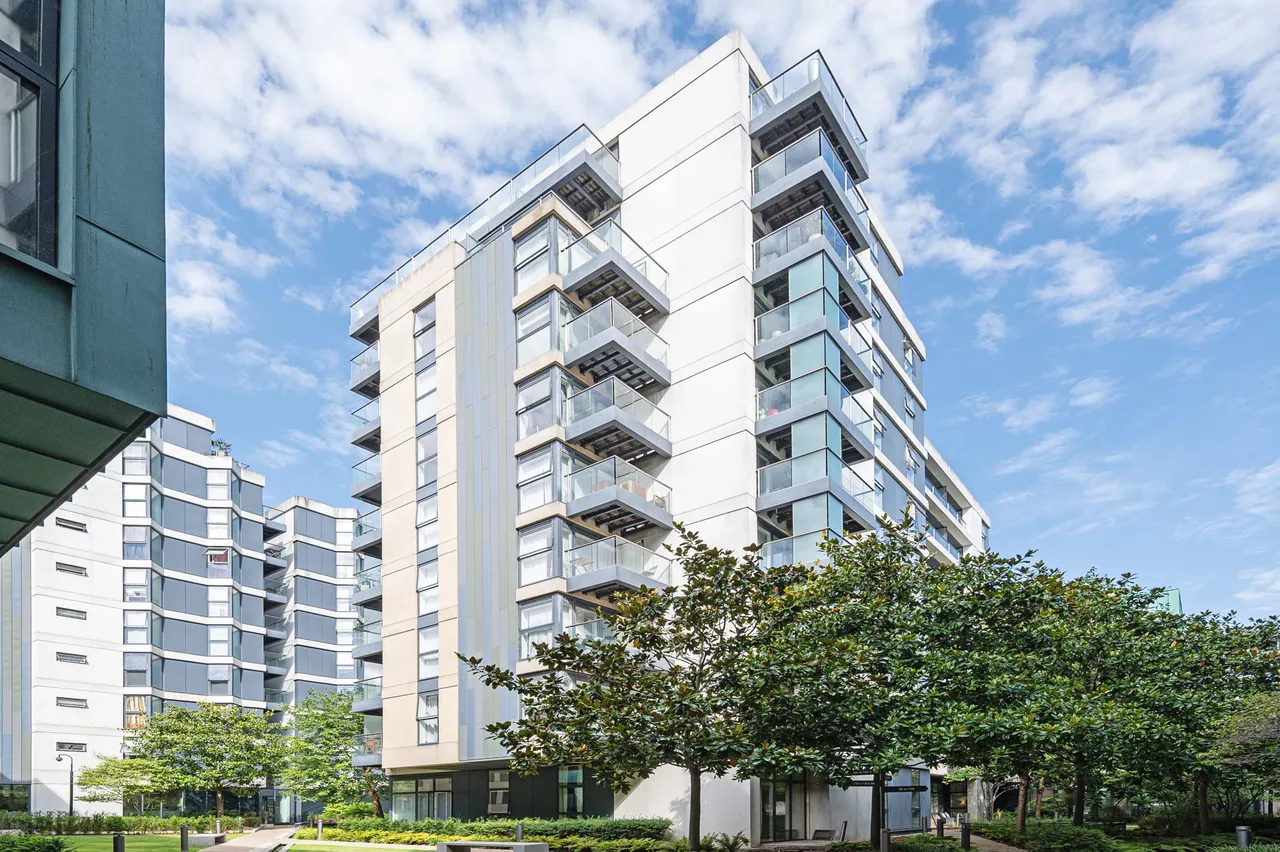 2 bed flat for sale — 176 Dance Square, London