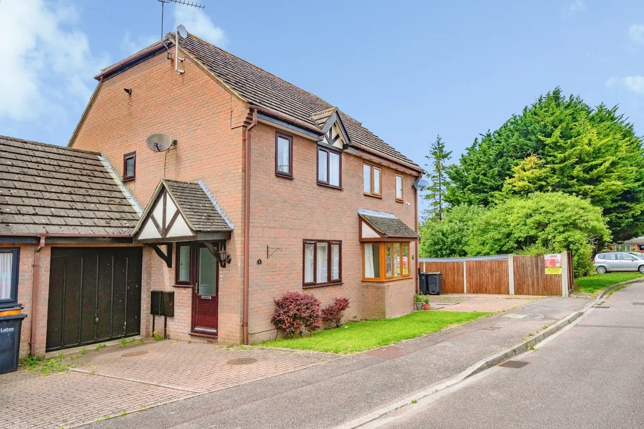 2 bed house for sale — Mallard Gardens, Luton, Bedfordshire, LU3