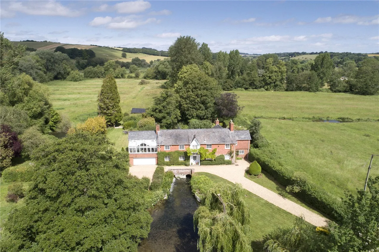 3 bed house for sale — Stratford Mill, Mill Lane, Stratford Sub Castle, Salisbury, SP1 3LJ