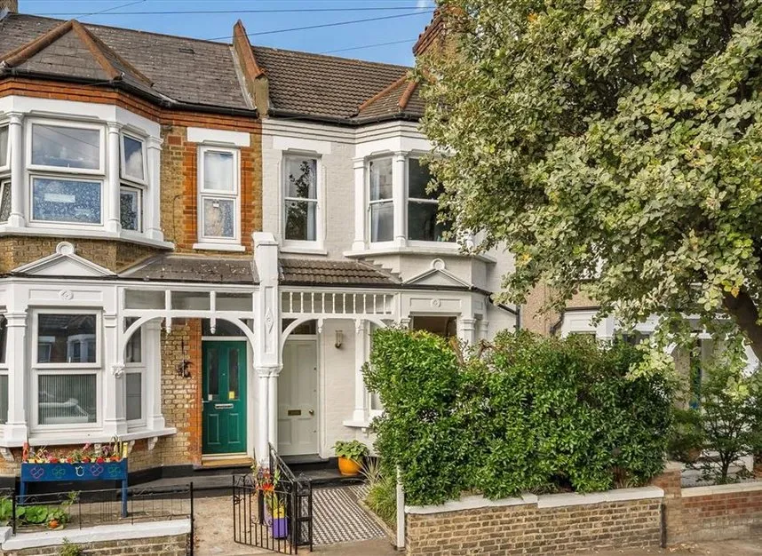 3 bed house for sale — Swallowfield Road, Charlton, SE7