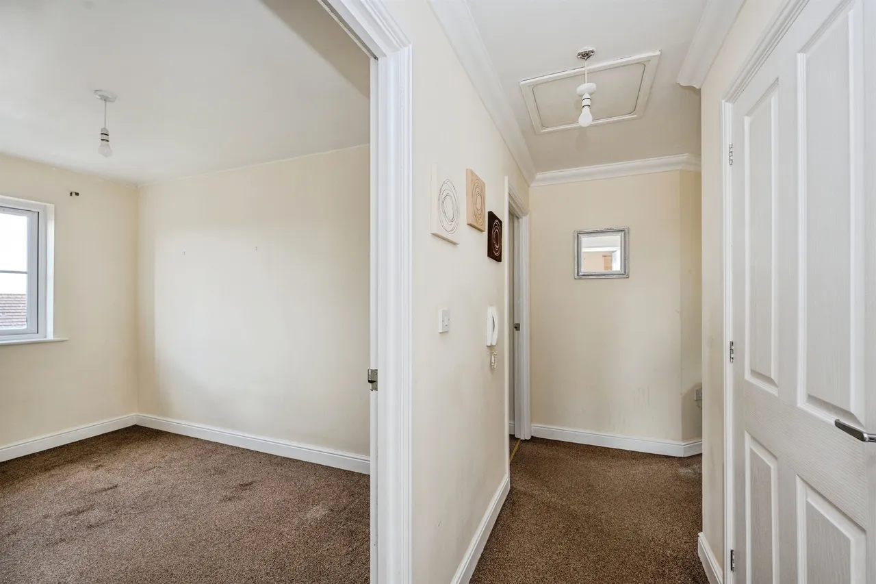 Geraint Jeremiah Close, Neath, SA11, photo 5