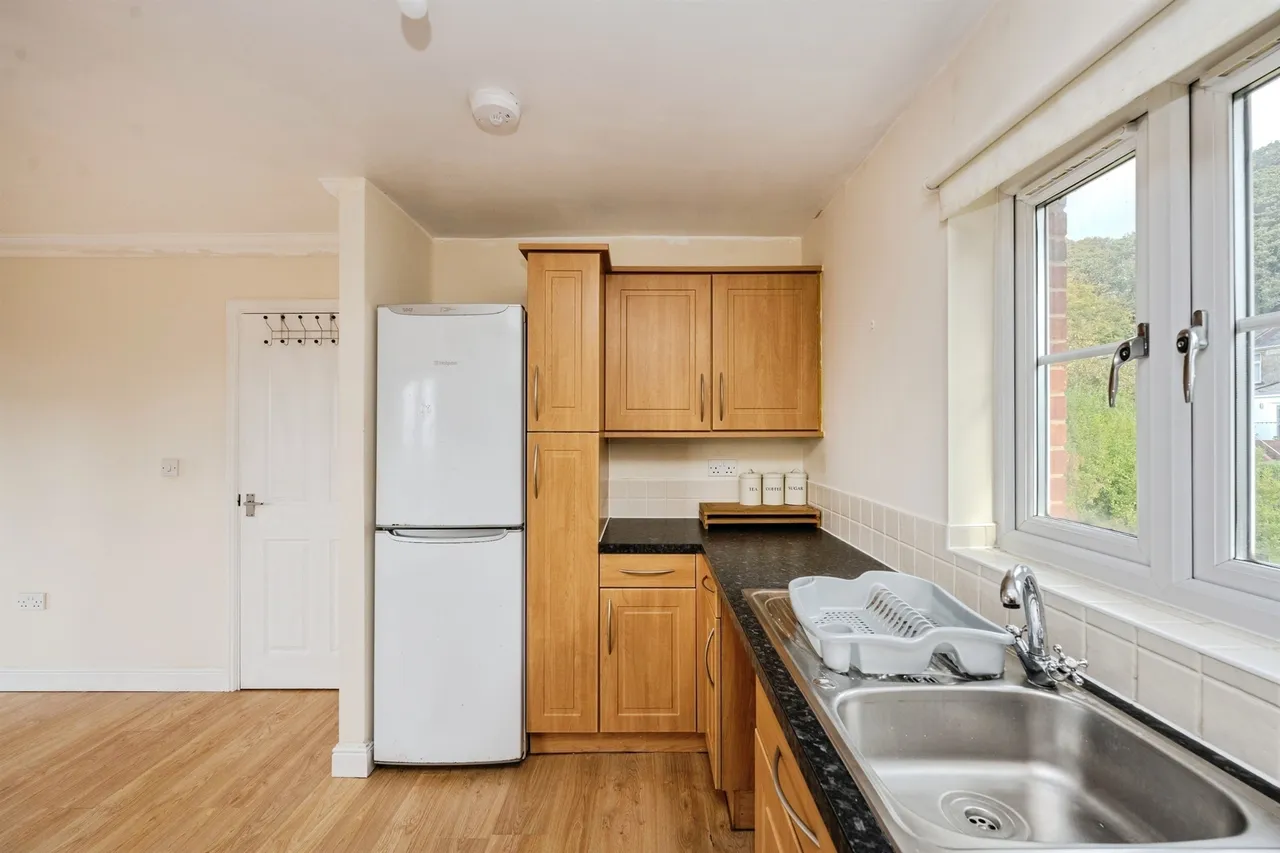 Geraint Jeremiah Close, Neath, SA11, photo 12