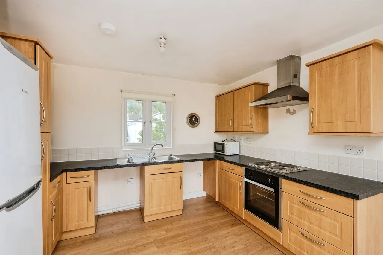 Geraint Jeremiah Close, Neath, SA11, photo 8