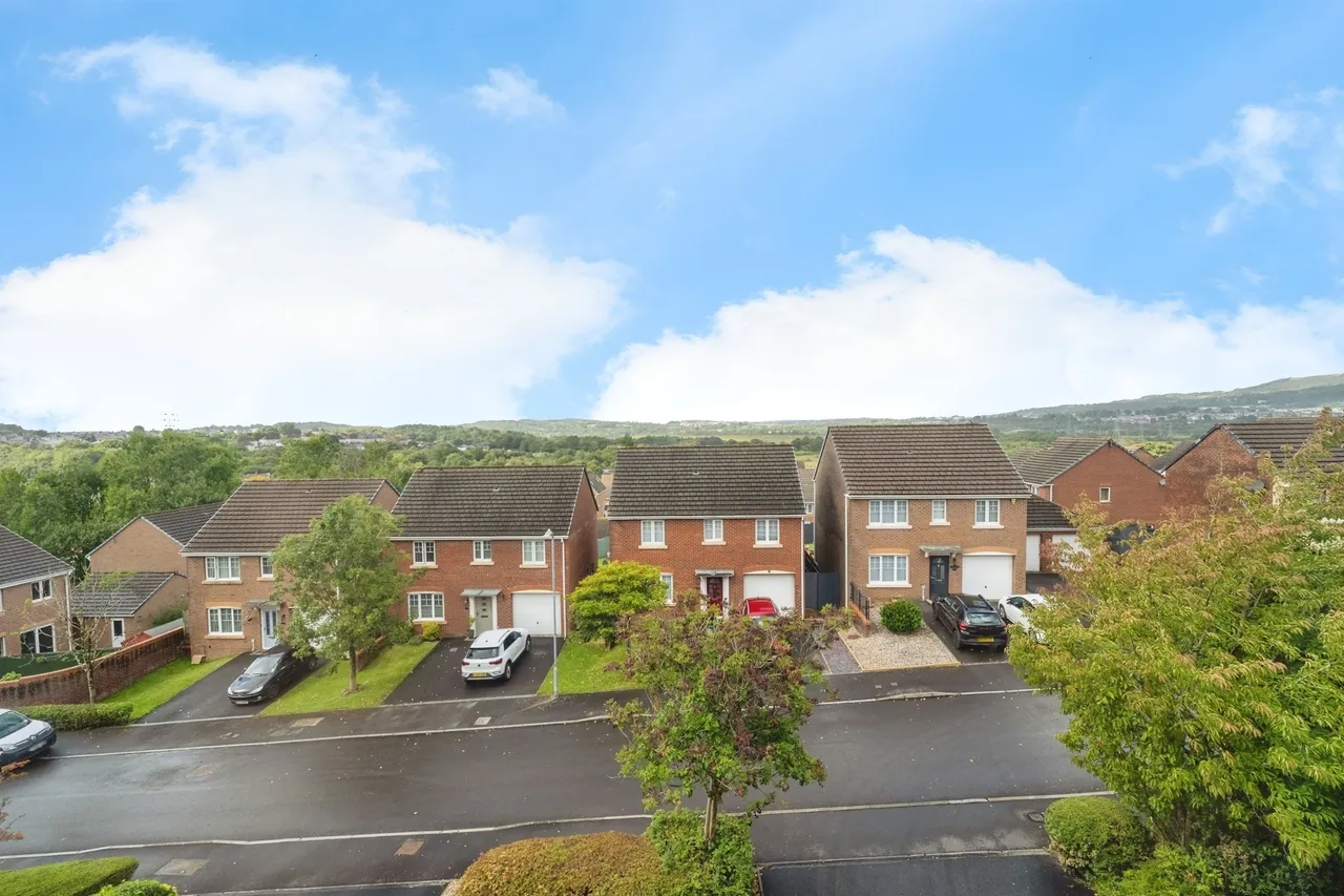 Geraint Jeremiah Close, Neath, SA11, photo 7