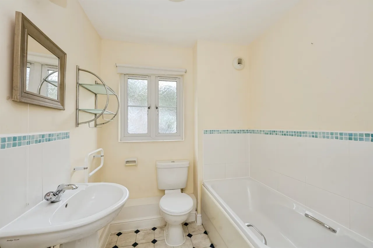 Geraint Jeremiah Close, Neath, SA11, photo 11