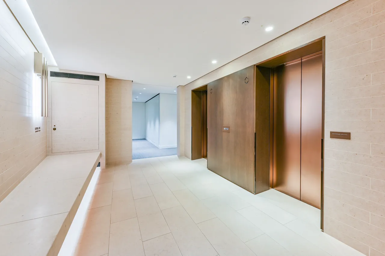 London, W1T, photo 14