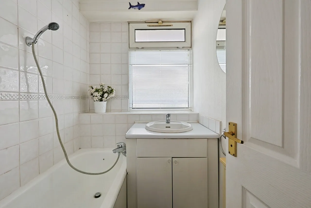 Watford Close, London, SW11, photo 15
