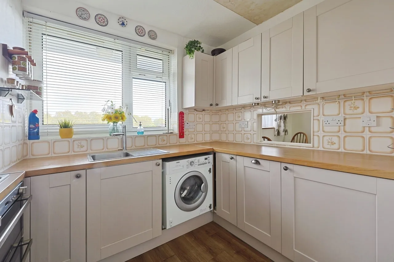 Watford Close, London, SW11, photo 14