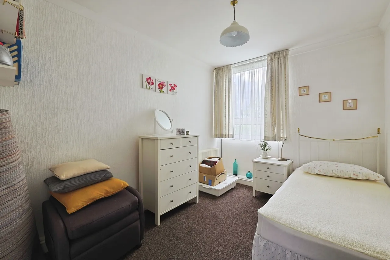 Watford Close, London, SW11, photo 11