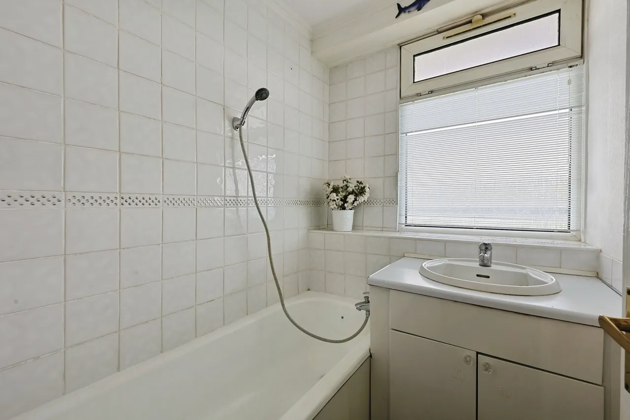 Watford Close, London, SW11, photo 9