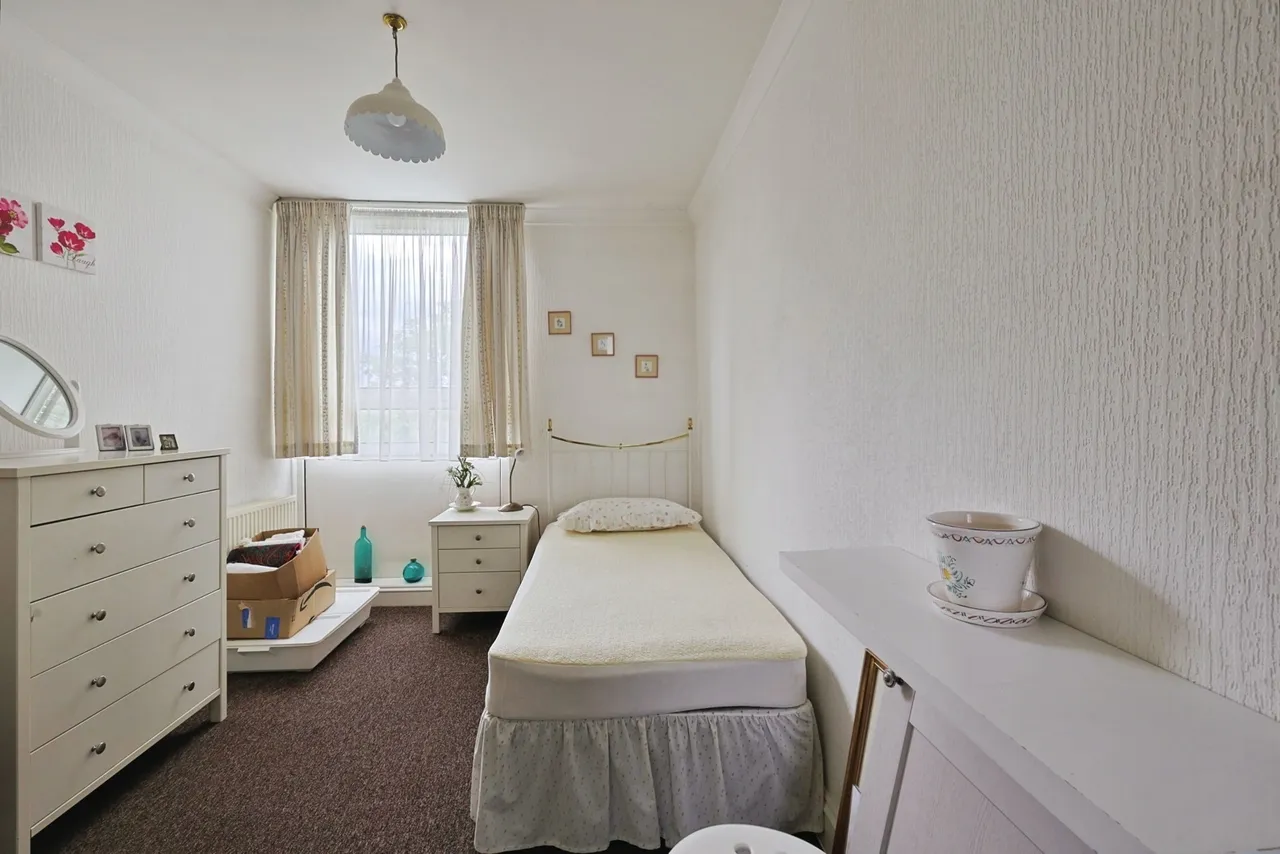 Watford Close, London, SW11, photo 10