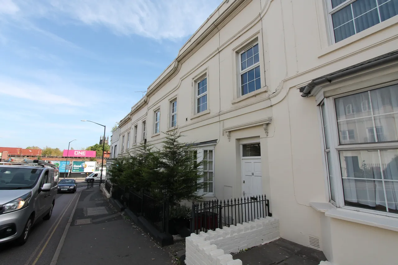 5 bed flat to rent, Tachbrook Road, Leamington Spa, CV31