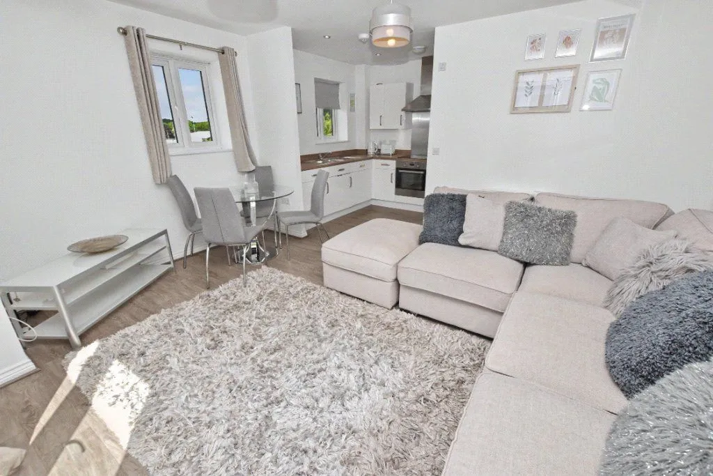 2 bed flat for sale, Whitstable Mews, Wortley, LS12