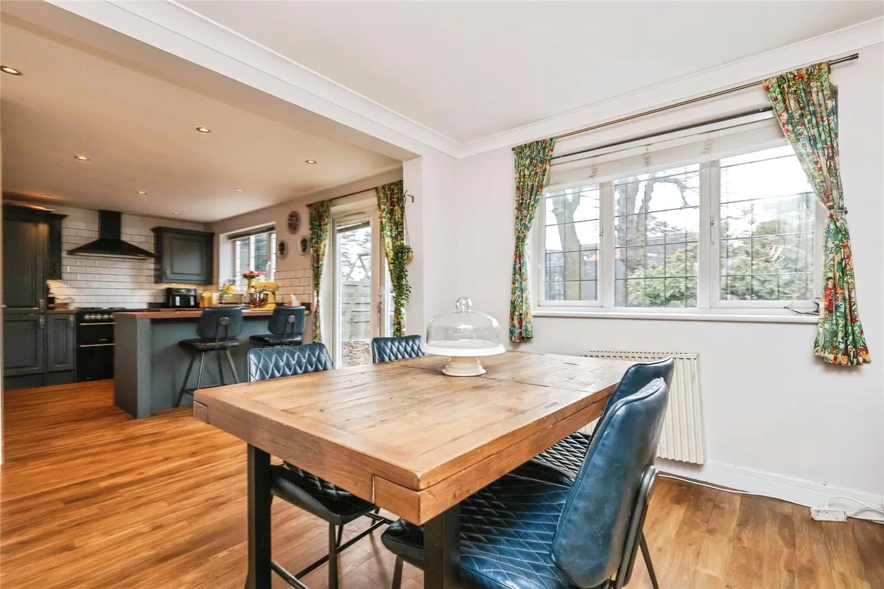 Maple Leaf Drive, Marston Green, B37, photo 2