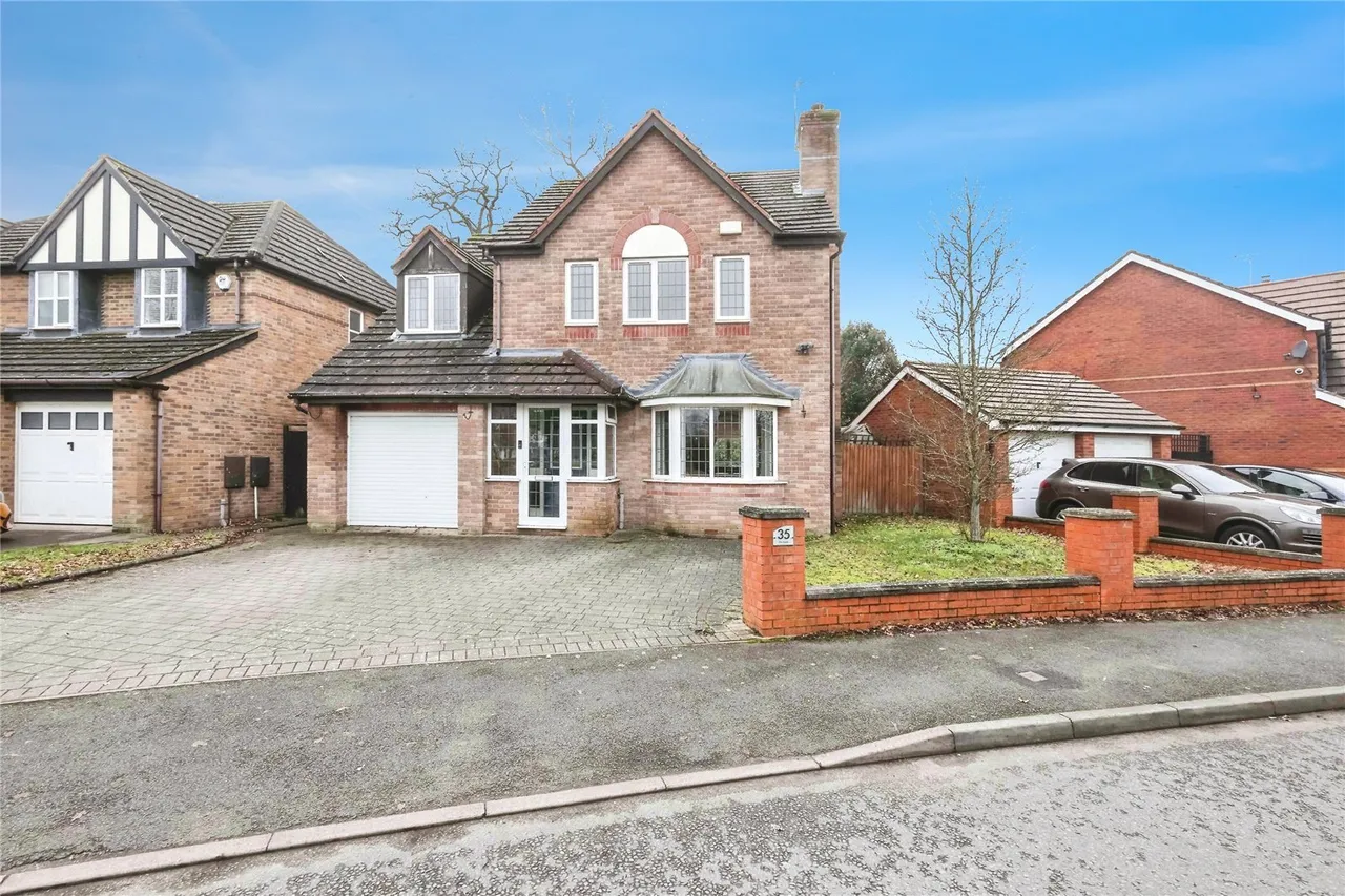 4 bed house for sale, Maple Leaf Drive, Marston Green, B37