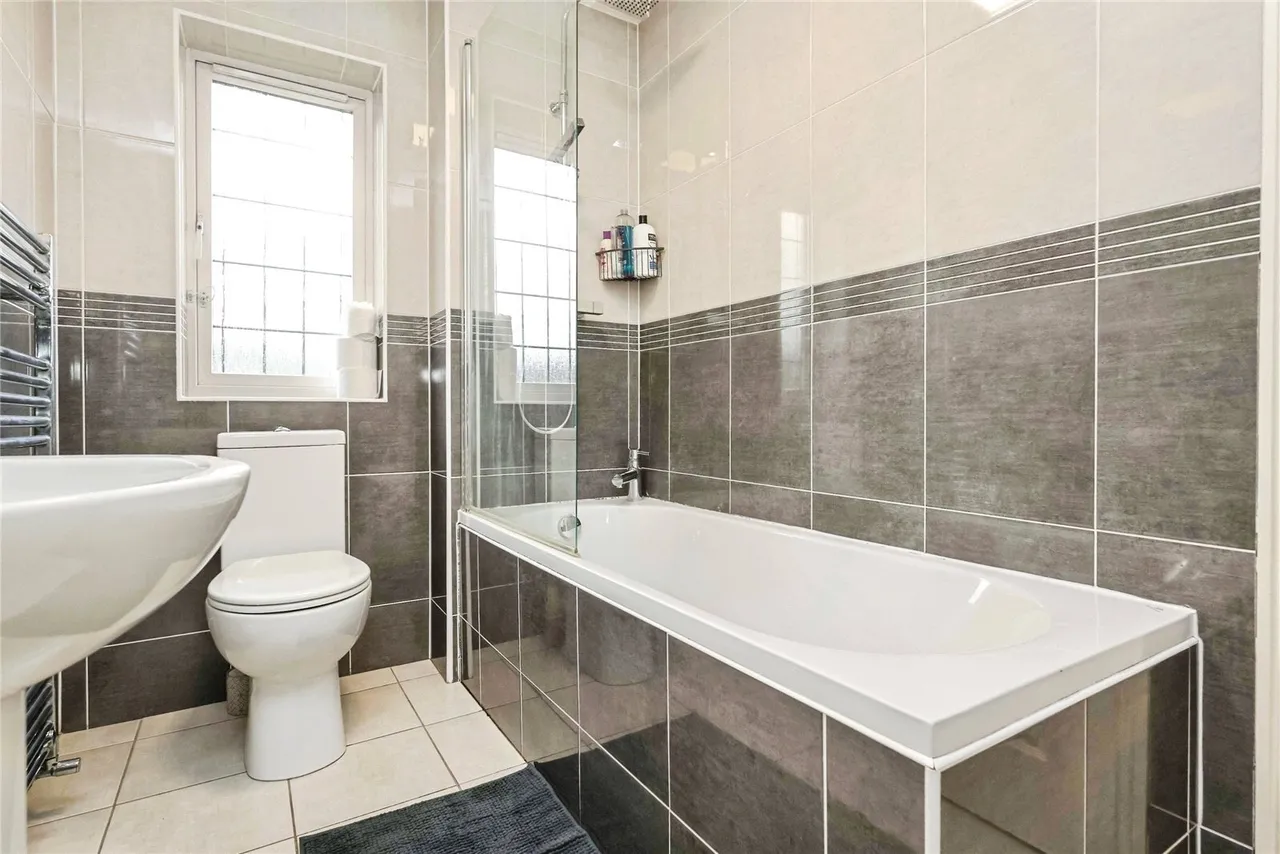 Maple Leaf Drive, Marston Green, B37, photo 15