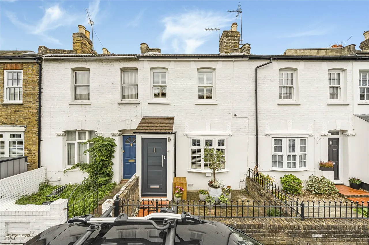 2 bed house for sale, York Road, Teddington, TW11