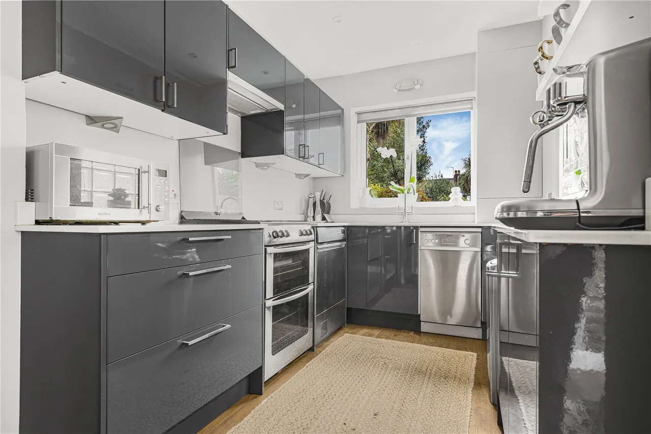 York Road, Teddington, TW11, photo 6