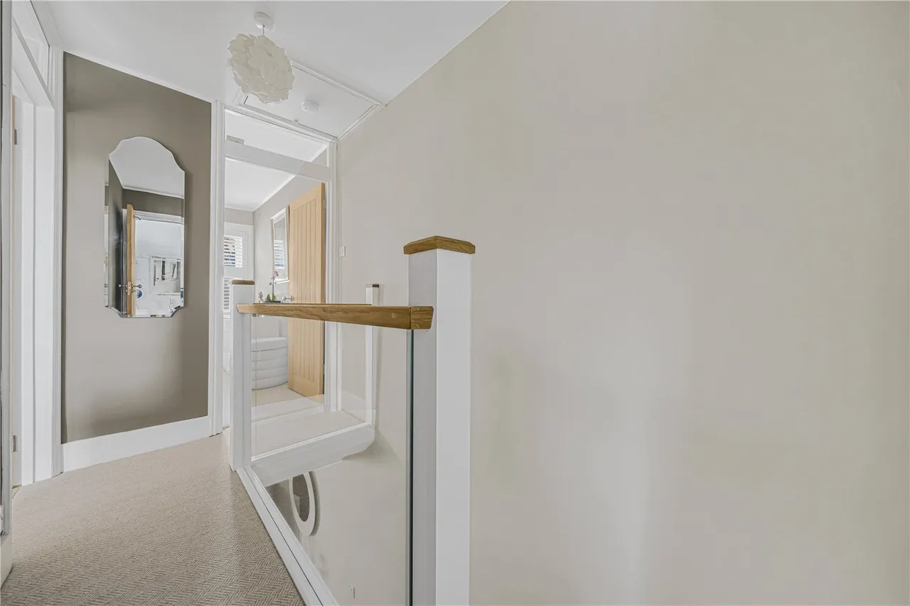 York Road, Teddington, TW11, photo 15