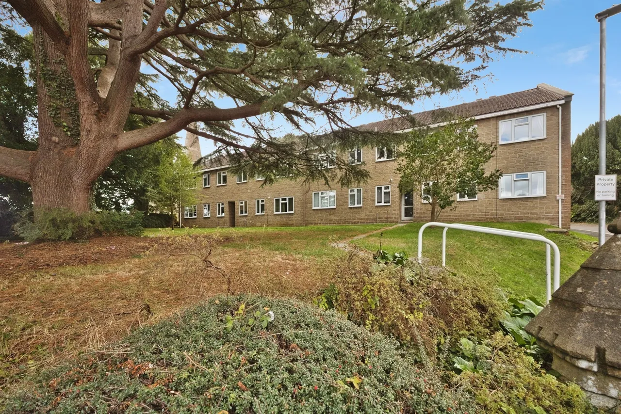 2 bed flat for sale — South Street, Crewkerne