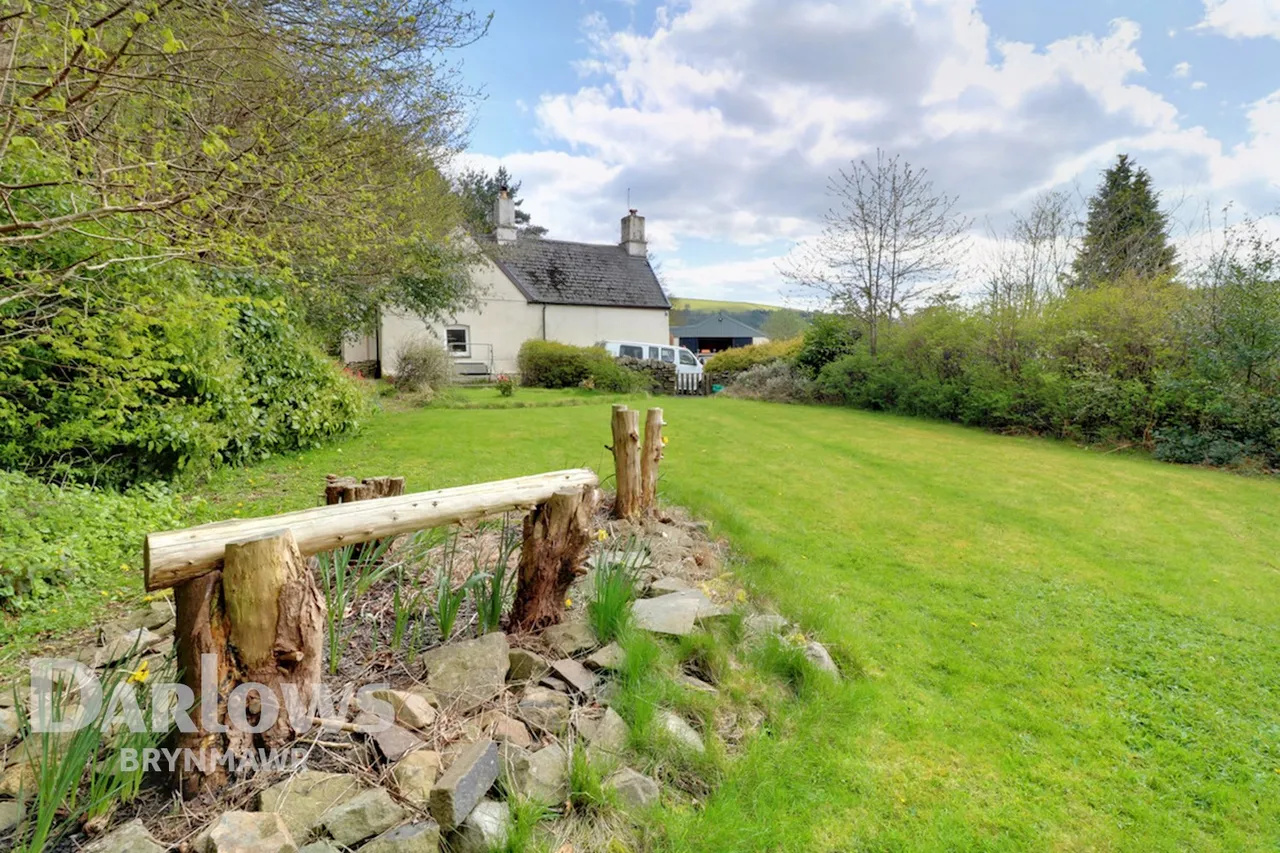Cwm Farm Road, Six Bells, photo 31