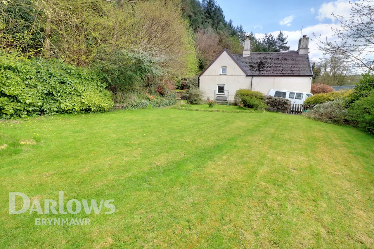 Cwm Farm Road, Six Bells, photo 28