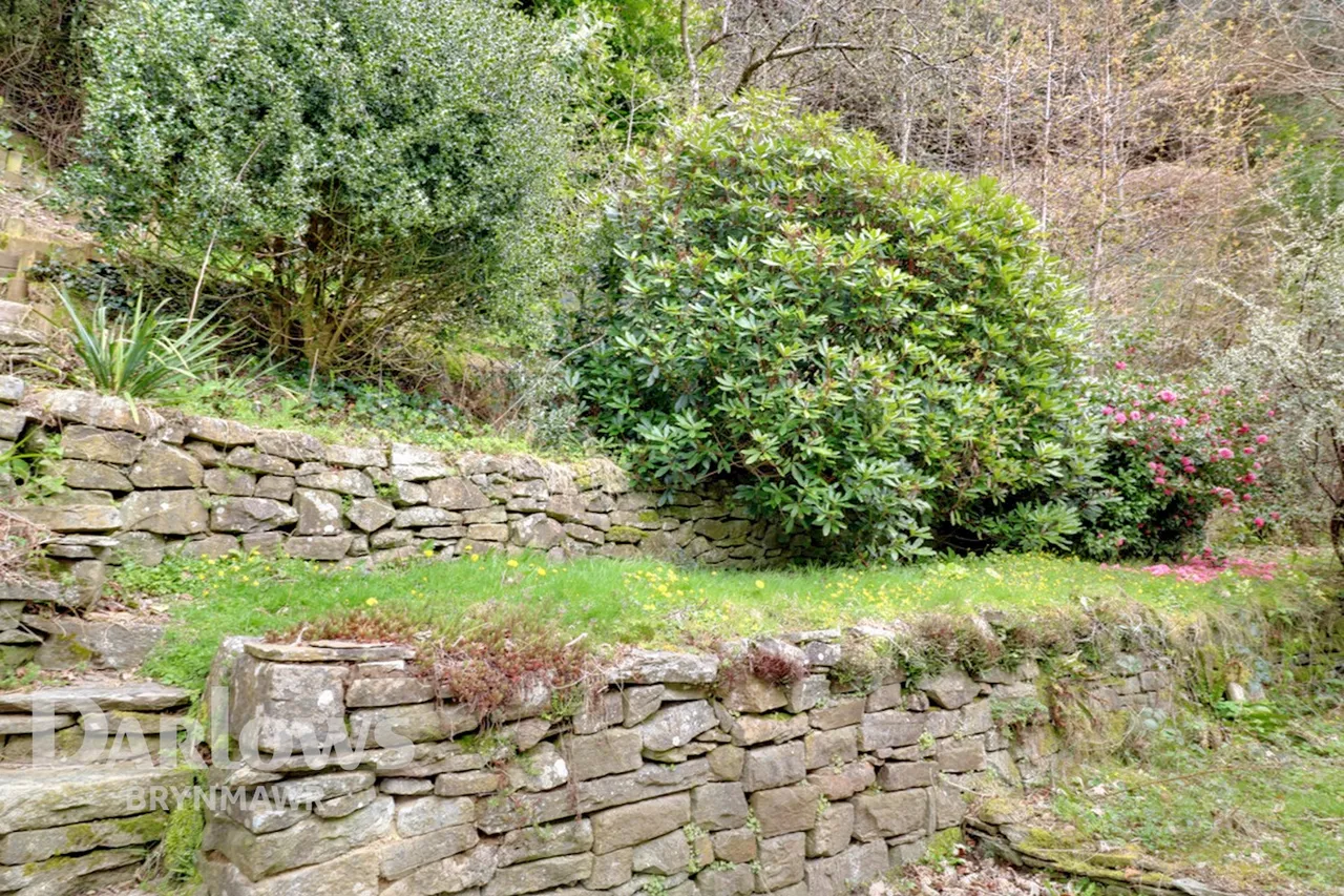 Cwm Farm Road, Six Bells, photo 25