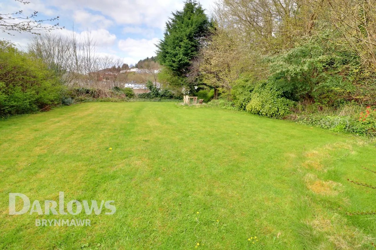 Cwm Farm Road, Six Bells, photo 29