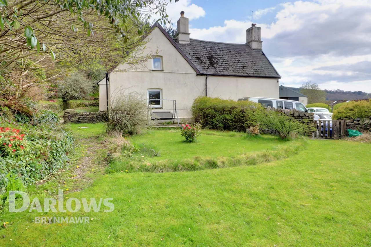Cwm Farm Road, Six Bells, photo 18