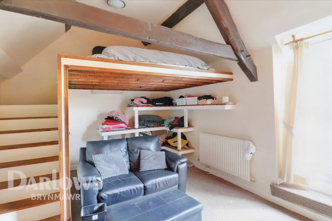 Cwm Farm Road, Six Bells, photo 11