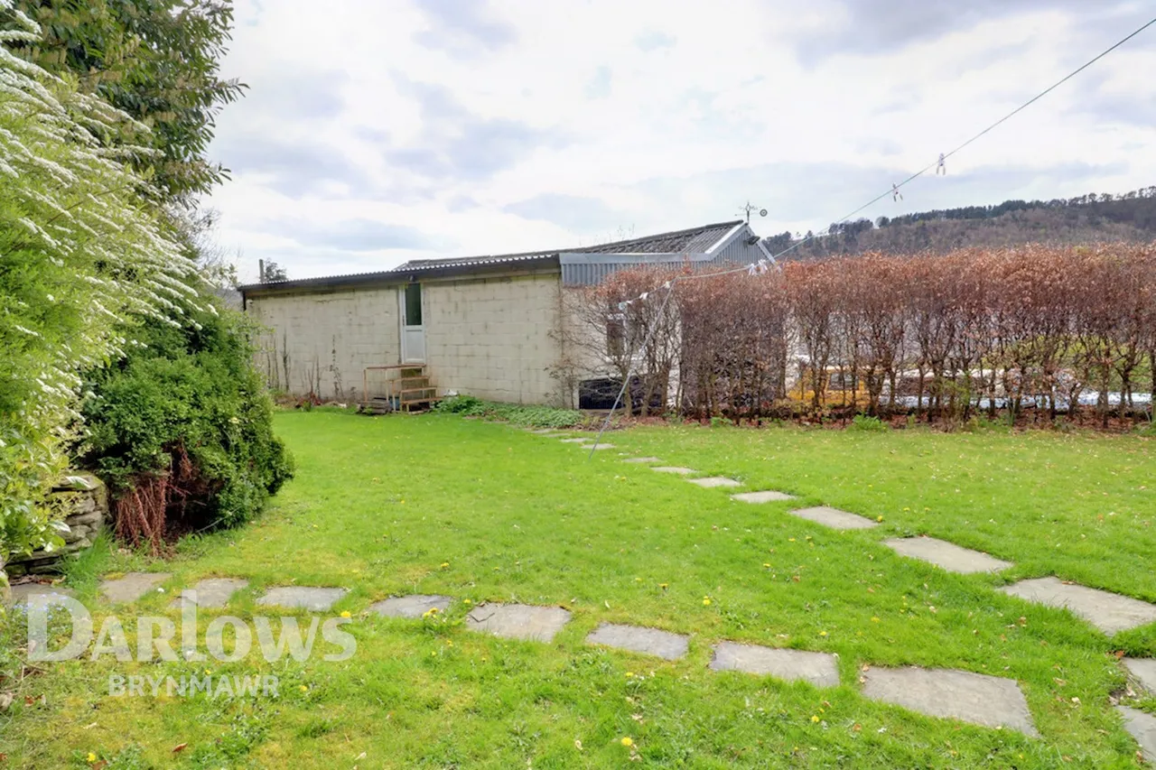 Cwm Farm Road, Six Bells, photo 22