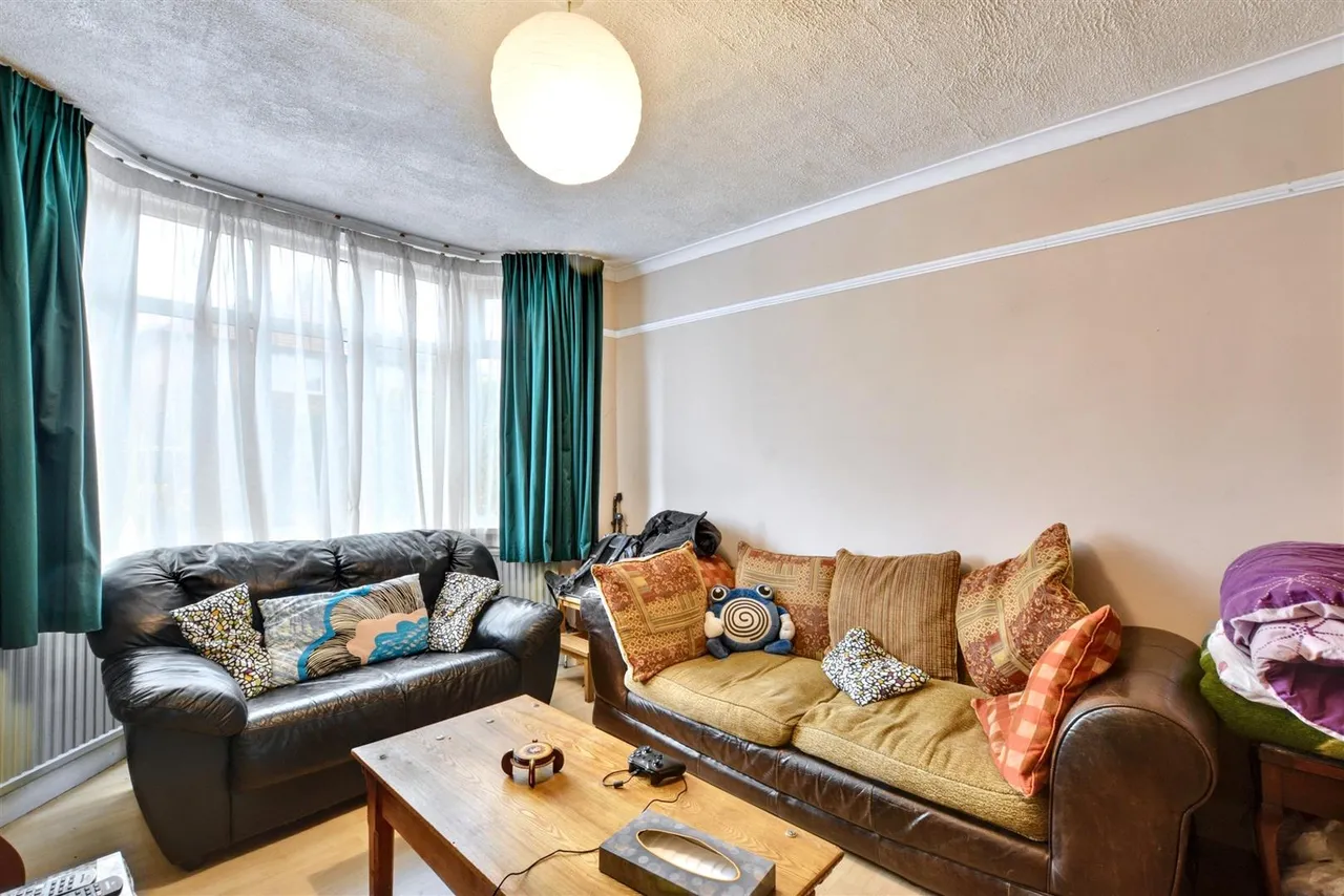 East Crescent, Beeston Rylands, NG9, photo 2