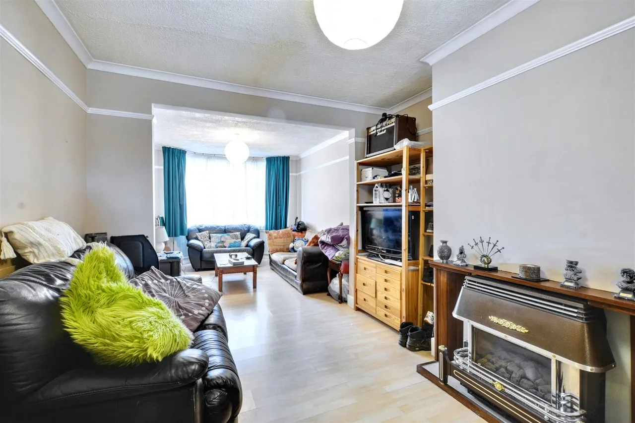 East Crescent, Beeston Rylands, NG9, photo 3