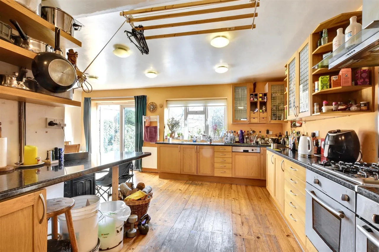 East Crescent, Beeston Rylands, NG9, photo 4