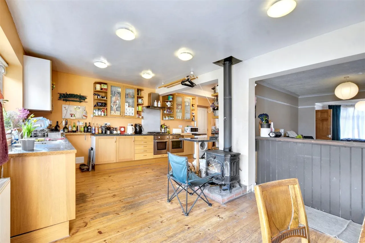 East Crescent, Beeston Rylands, NG9, photo 8