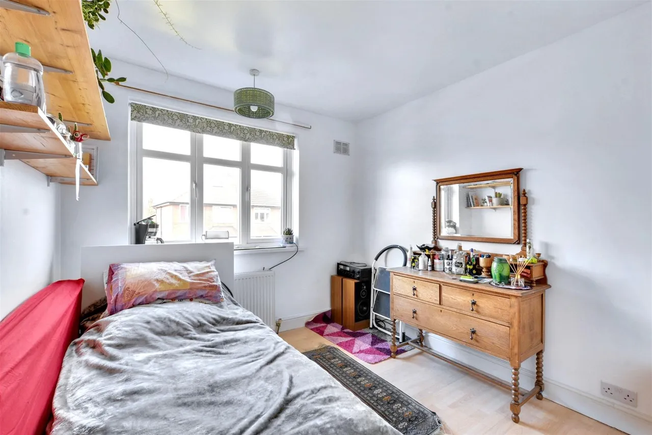 East Crescent, Beeston Rylands, NG9, photo 10