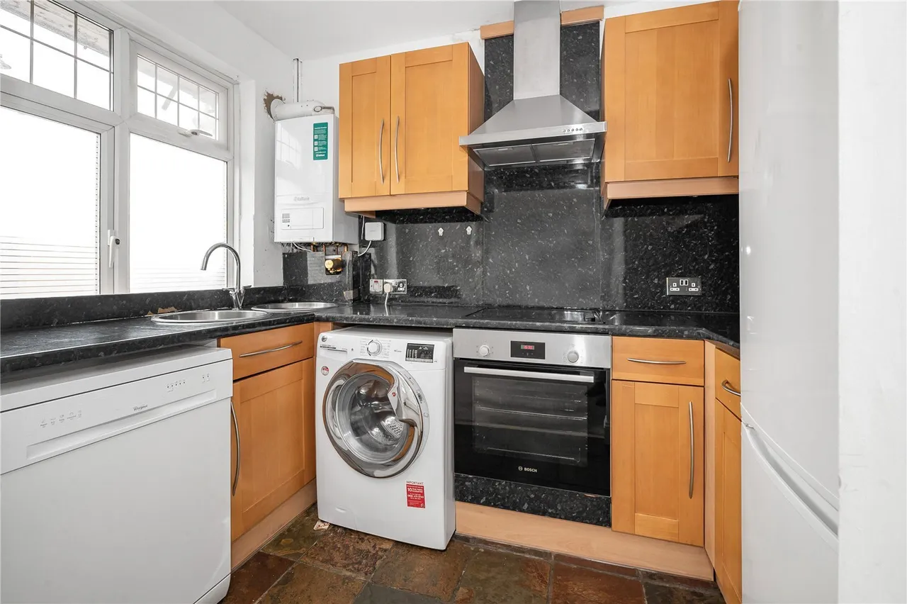 High Street, Whitton, TW2, photo 4