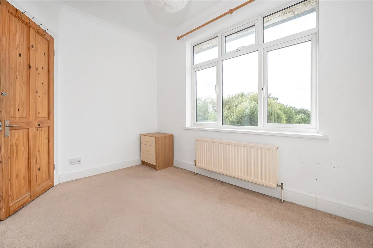 High Street, Whitton, TW2, photo 5