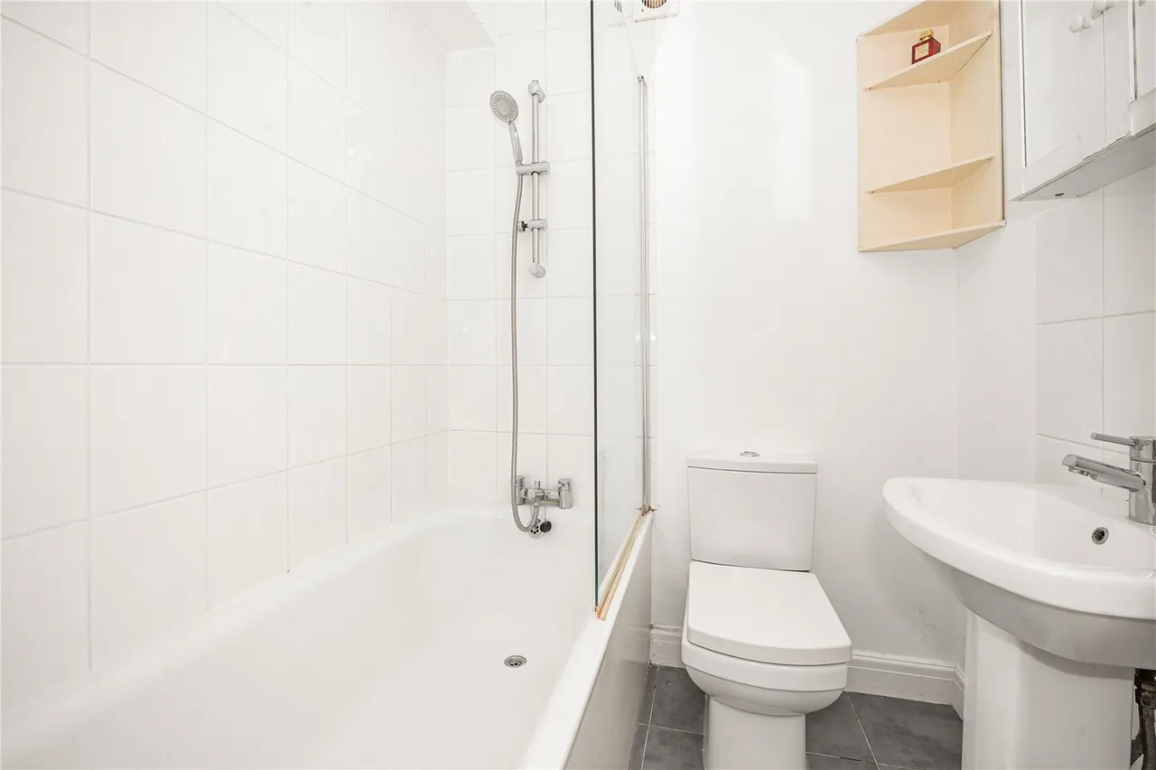 High Street, Whitton, TW2, photo 9