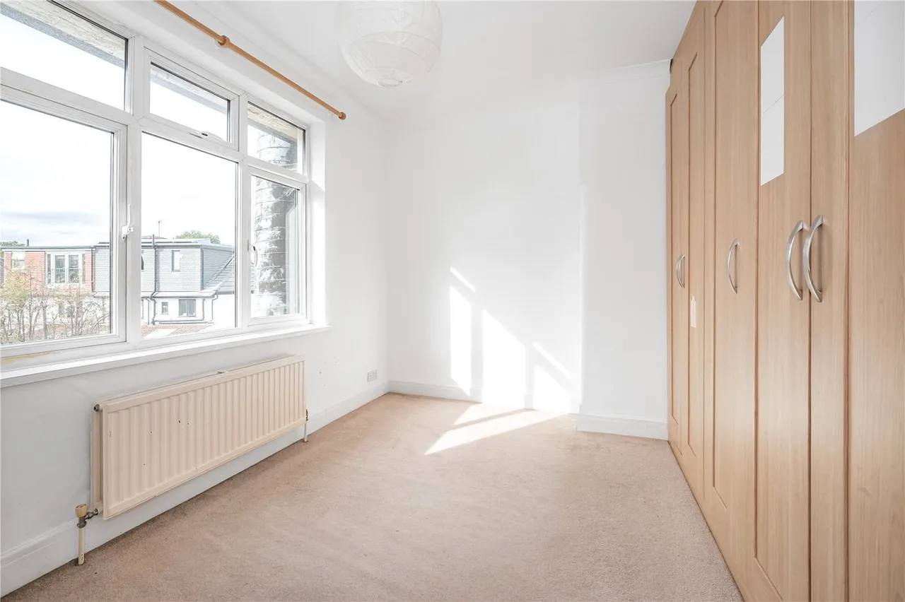 High Street, Whitton, TW2, photo 7