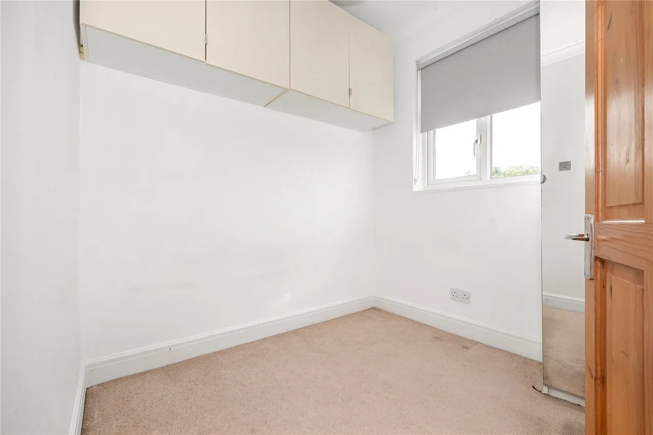 High Street, Whitton, TW2, photo 8