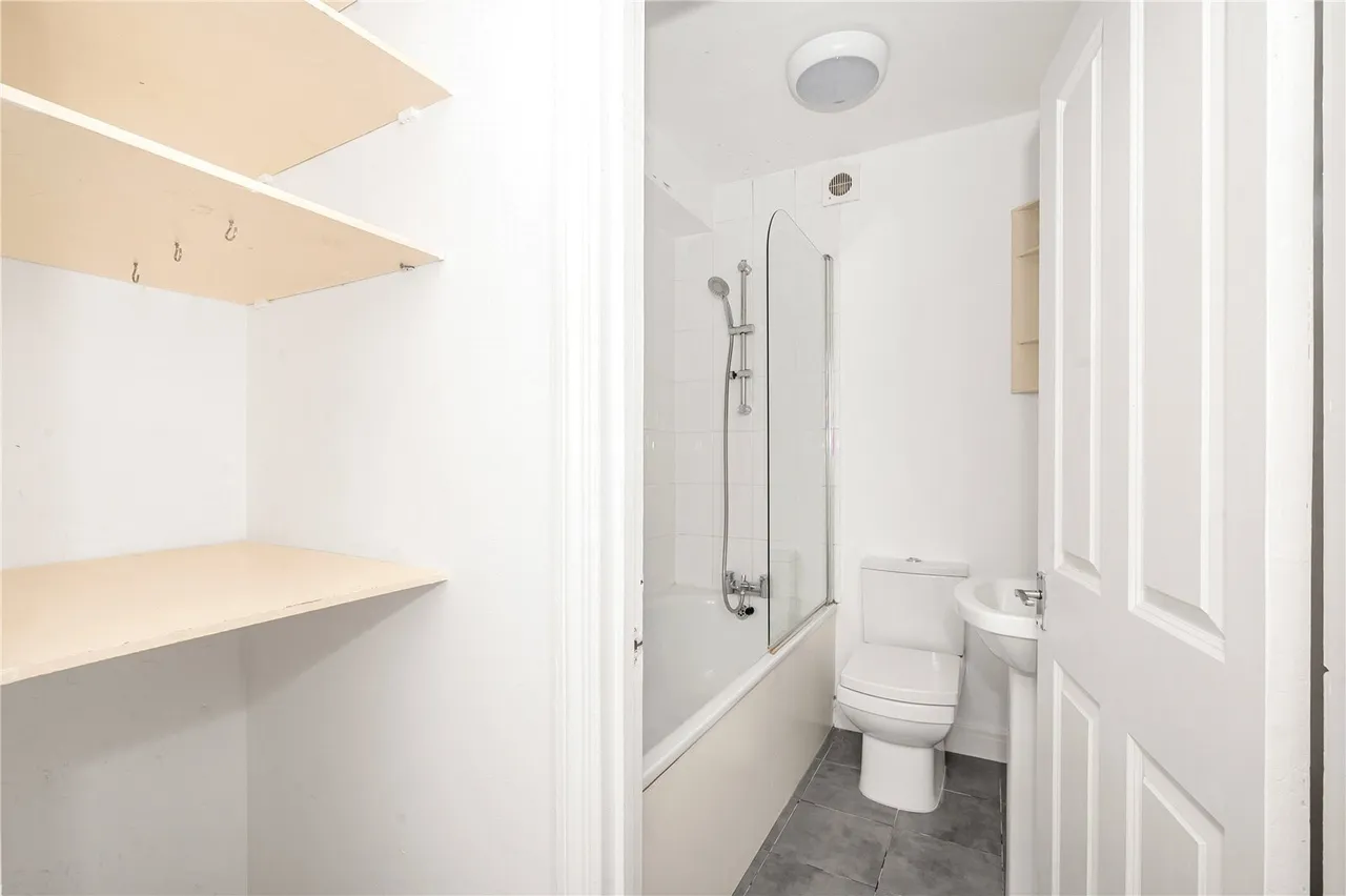 High Street, Whitton, TW2, photo 10