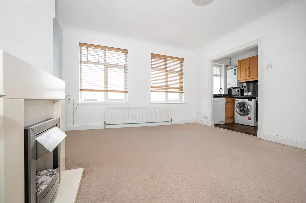 High Street, Whitton, TW2, photo 6