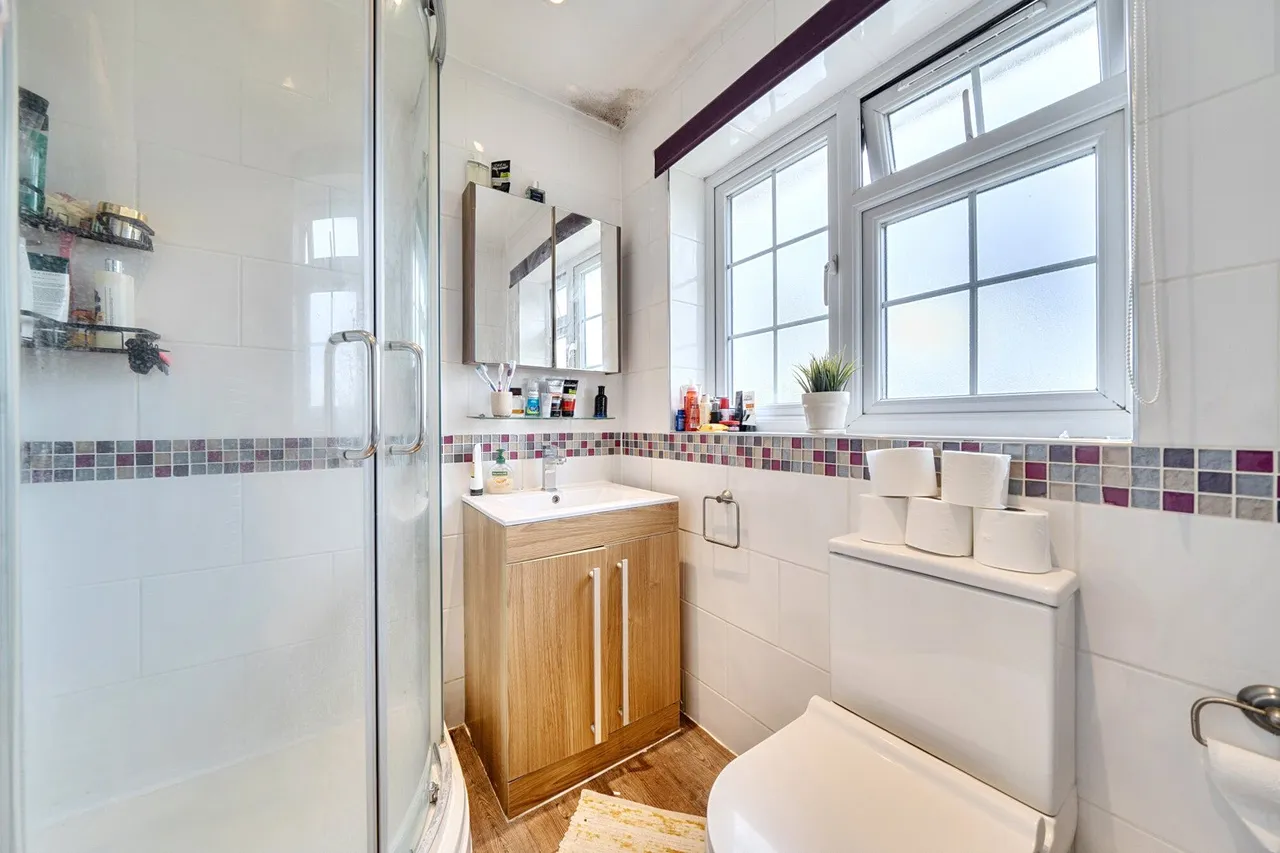 Swakeleys Road, Ickenham Fees Apply, UB10, photo 17